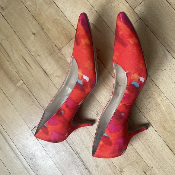 UNISA ‘Calley2’ Pointed‎ Toe red abstract Womens kitten heels Size 8 M - Picture 2 of 9